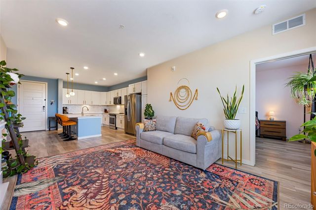 420 E Fremont Place 201, Centennial, CO 80122