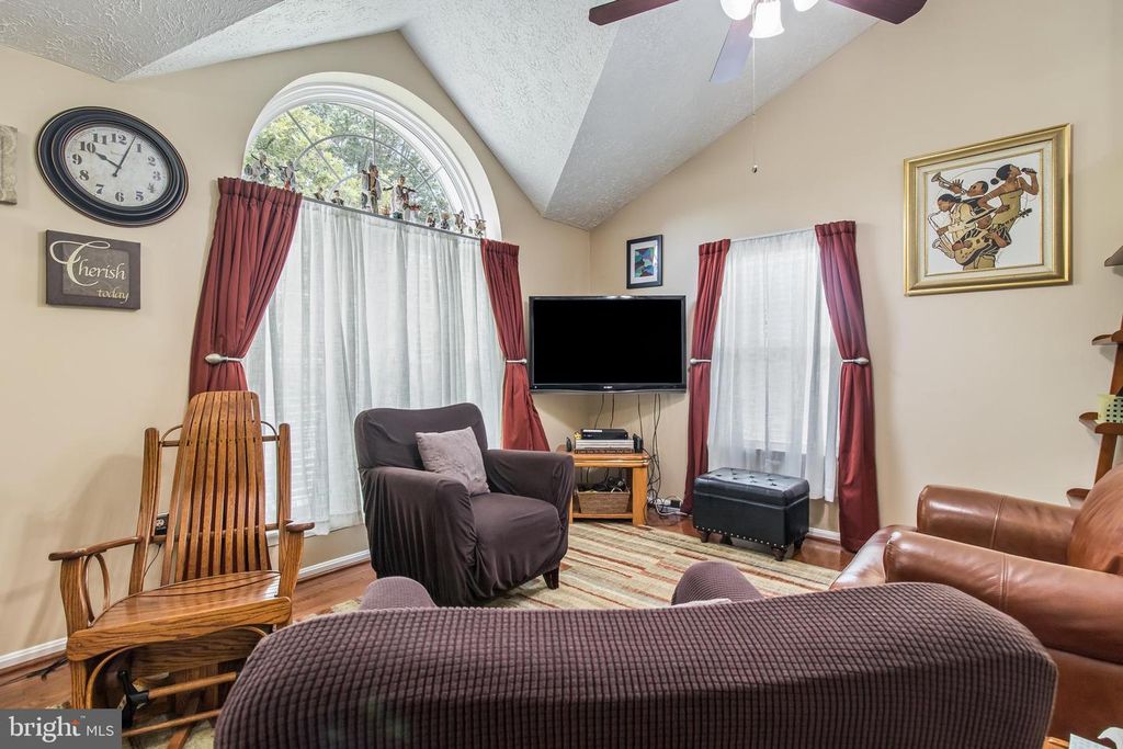 Image 14 of property listing at 5086 BLUEHEAD CT, Waldorf, MD 20603