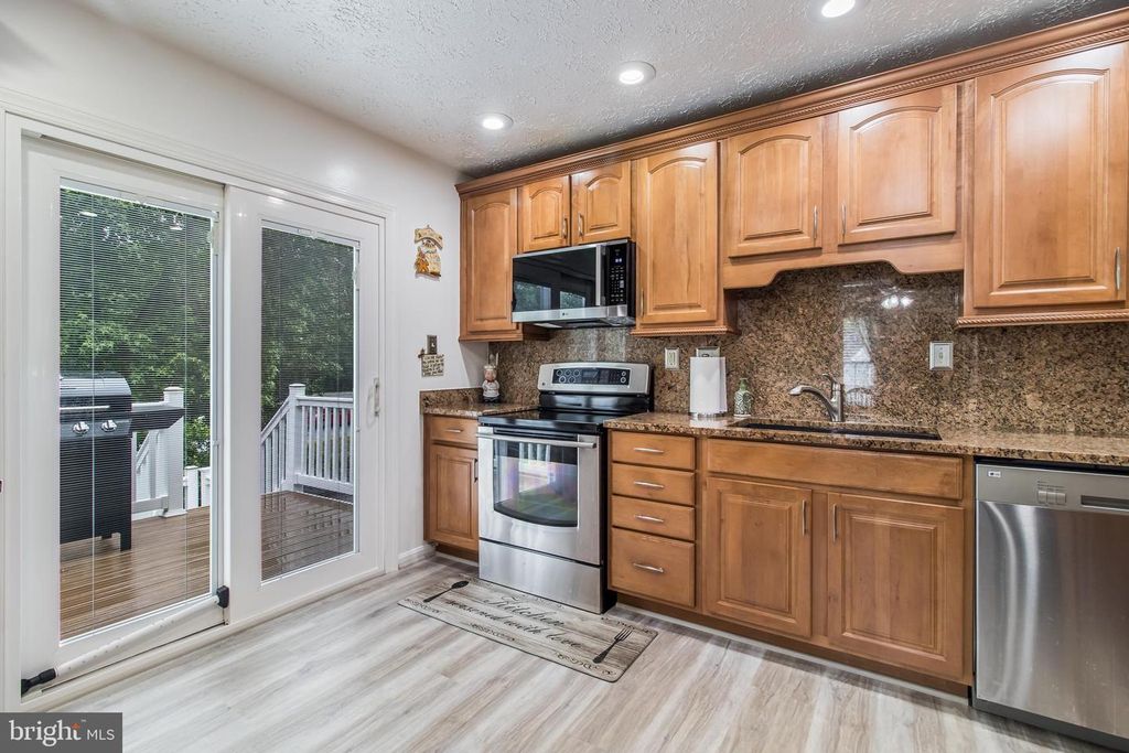 Image 2 of property listing at 5086 BLUEHEAD CT, Waldorf, MD 20603