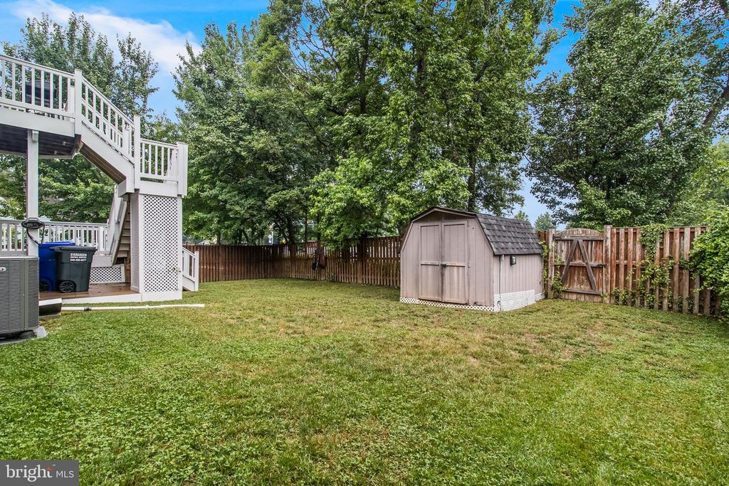 Image 38 of property listing at 5086 BLUEHEAD CT, Waldorf, MD 20603
