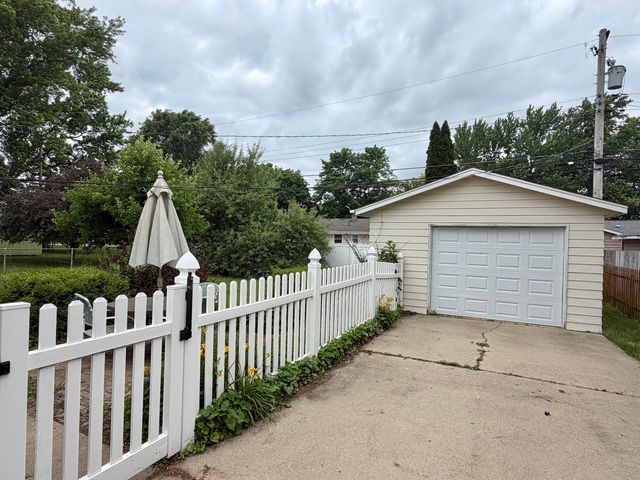 213 River Drive, Dekalb, IL 60115