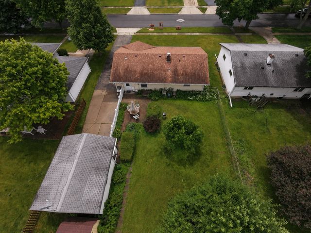 213 River Drive, Dekalb, IL 60115