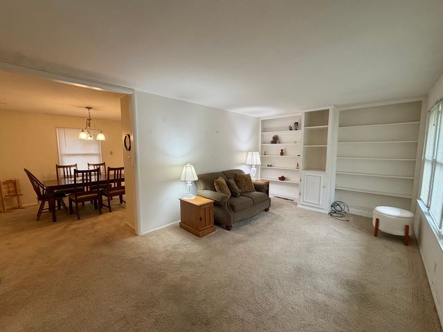 213 River Drive, Dekalb, IL 60115