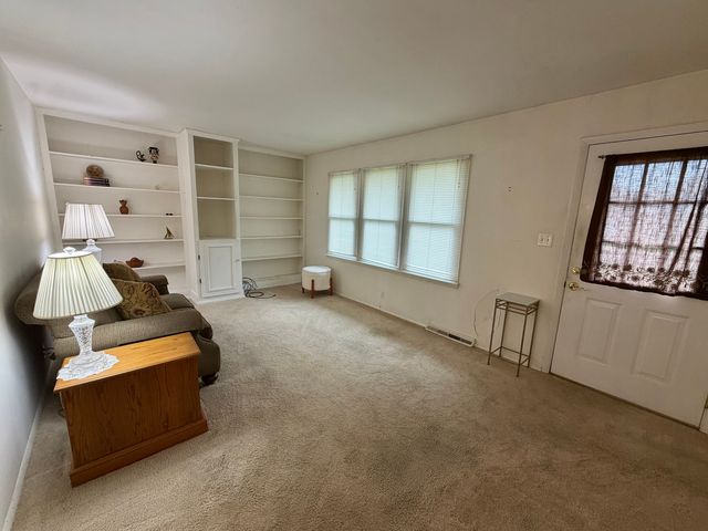 213 River Drive, Dekalb, IL 60115
