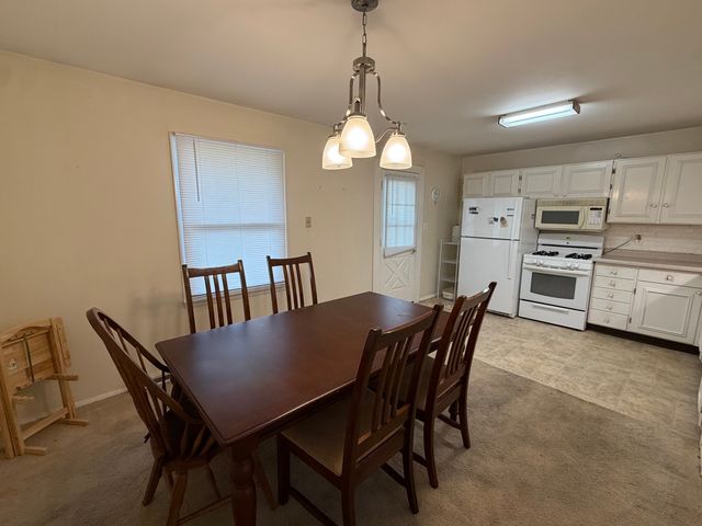 213 River Drive, Dekalb, IL 60115