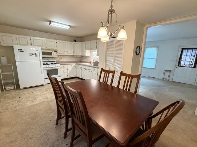 213 River Drive, Dekalb, IL 60115