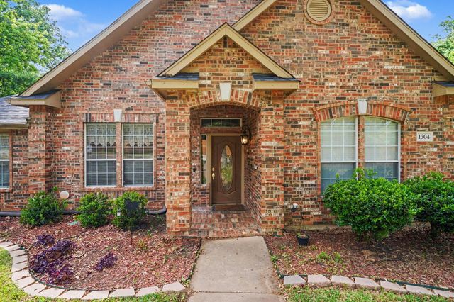 1304 Pheasant Run, Crowley, TX 76036