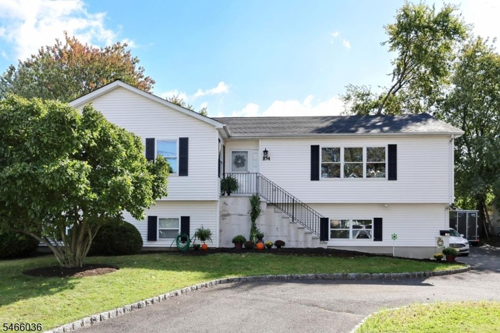104 Bradford Ave, Little Falls Twp., NJ 07424 — exterior