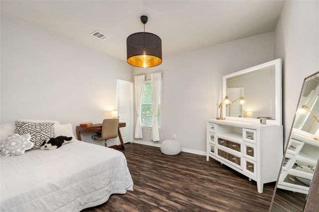 611 Meadow Xing Crossing, Magnolia, TX 77355