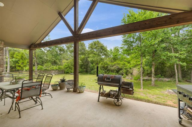 611 Meadow Xing Crossing, Magnolia, TX 77355