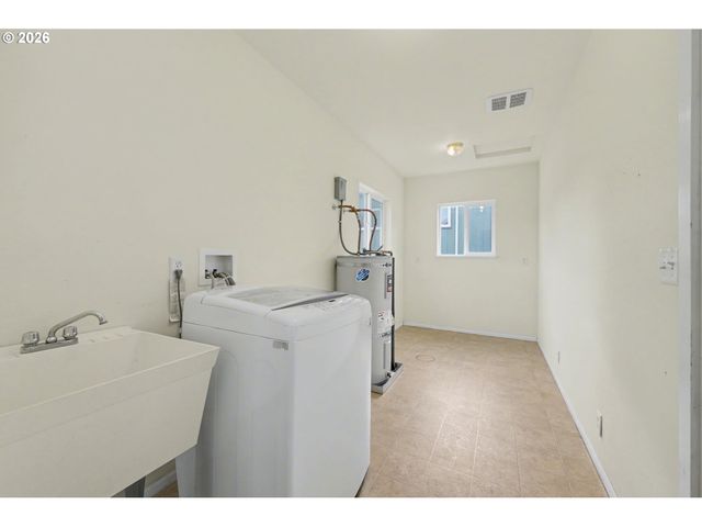 3855 FERRY St, Eugene, OR 97405