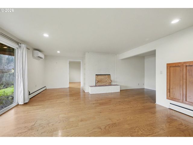 3855 FERRY St, Eugene, OR 97405