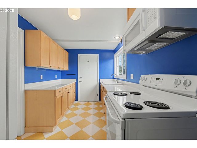 3855 FERRY St, Eugene, OR 97405