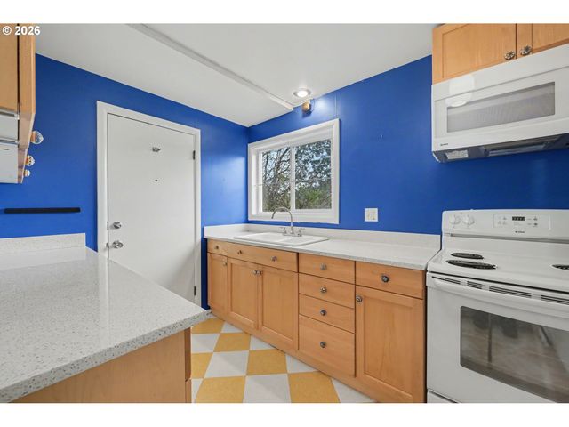 3855 FERRY St, Eugene, OR 97405