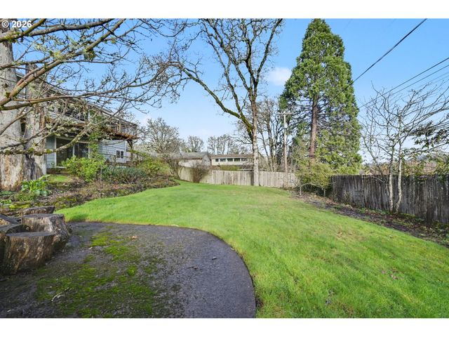 3855 FERRY St, Eugene, OR 97405