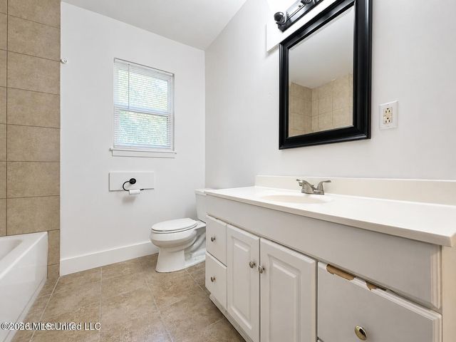 107 Elliott Place, Ocean Springs, MS 39564