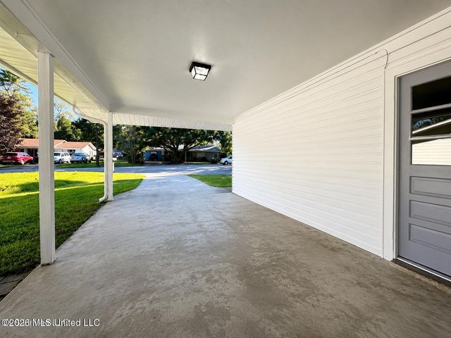 107 Elliott Place, Ocean Springs, MS 39564