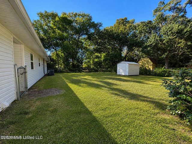 107 Elliott Place, Ocean Springs, MS 39564