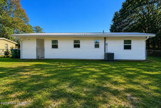 107 Elliott Place, Ocean Springs, MS 39564