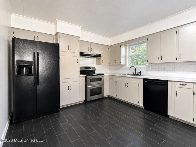 107 Elliott Place, Ocean Springs, MS 39564