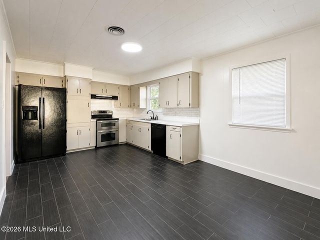 107 Elliott Place, Ocean Springs, MS 39564