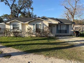 1014 Robinson Street, Alvin, TX 77511