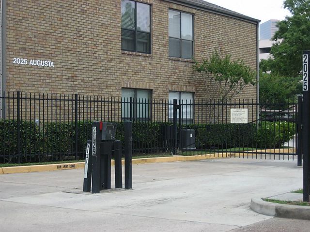 2025 Augusta Drive 1003, Houston, TX 77057