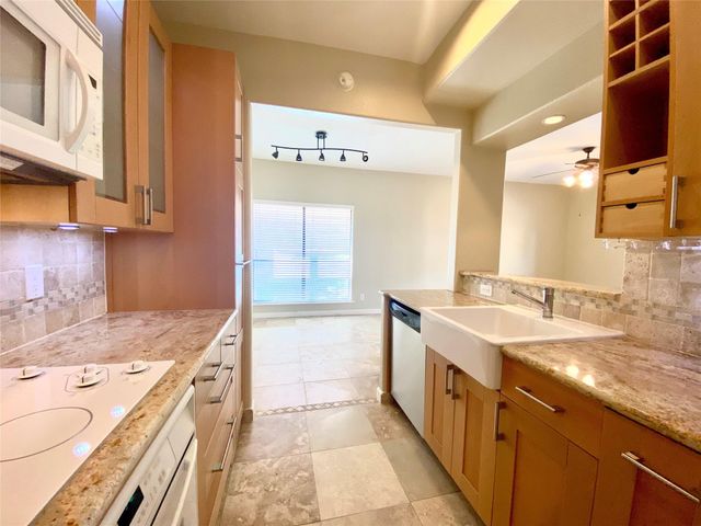 2025 Augusta Drive 1003, Houston, TX 77057