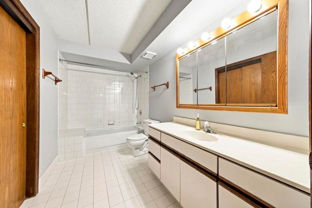6530 W Irving Park Road 501, Chicago, IL 60634