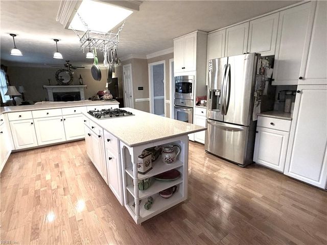 810 Hedgerow CT, Chesapeake, VA 23322