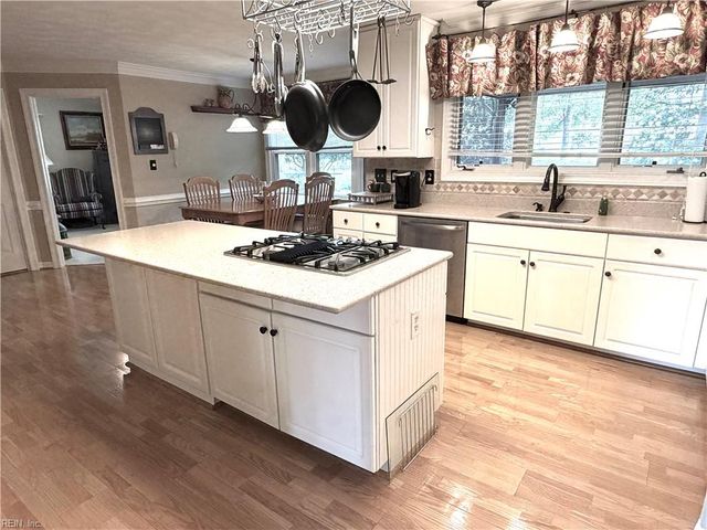 810 Hedgerow CT, Chesapeake, VA 23322