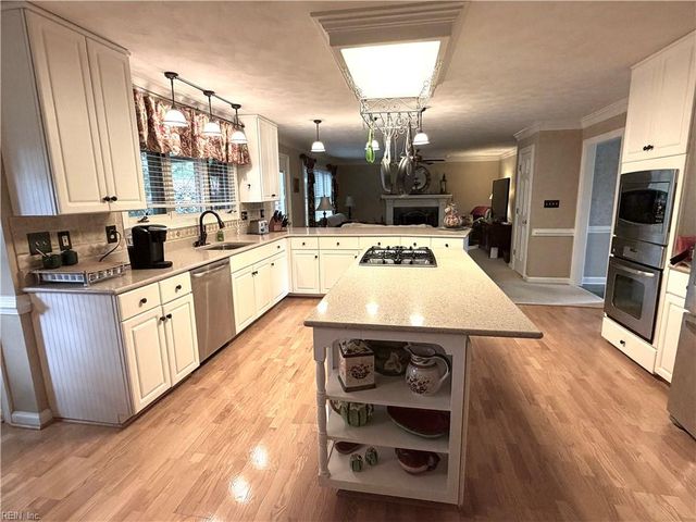 810 Hedgerow CT, Chesapeake, VA 23322