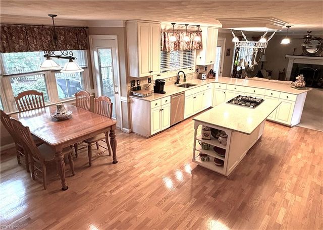 810 Hedgerow CT, Chesapeake, VA 23322