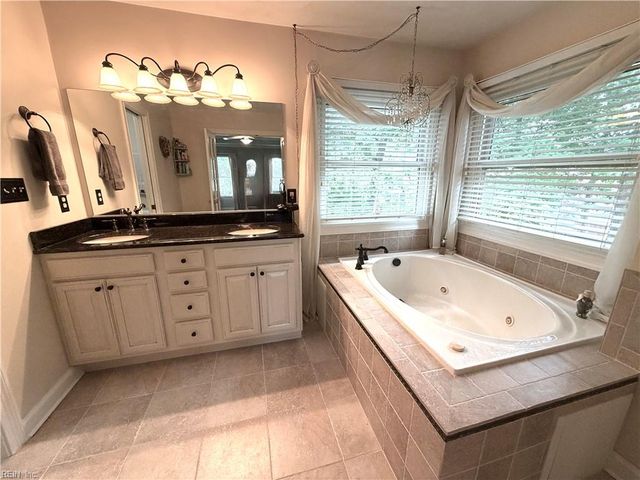 810 Hedgerow CT, Chesapeake, VA 23322
