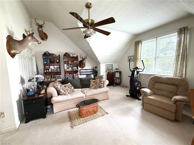 810 Hedgerow CT, Chesapeake, VA 23322