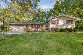 319 Robin Court, Saint Joseph, MI 49085