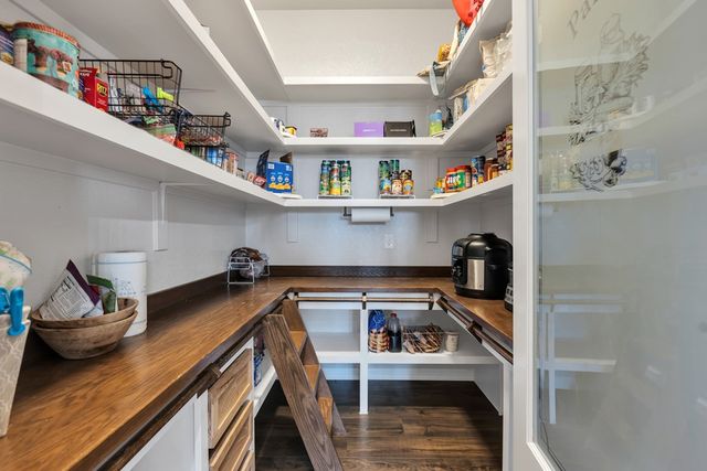 5 NW Isabella Circle, Andrews, TX 79714