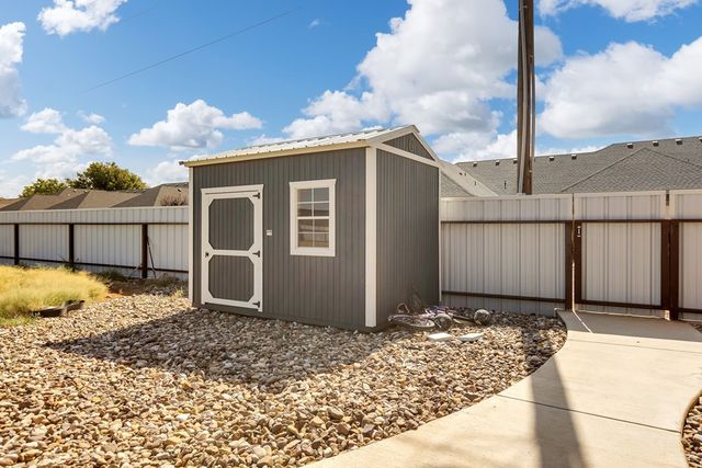 5 NW Isabella Circle, Andrews, TX 79714