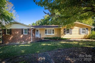 1341 36th Avenue Drive NE, Hickory, NC 28601