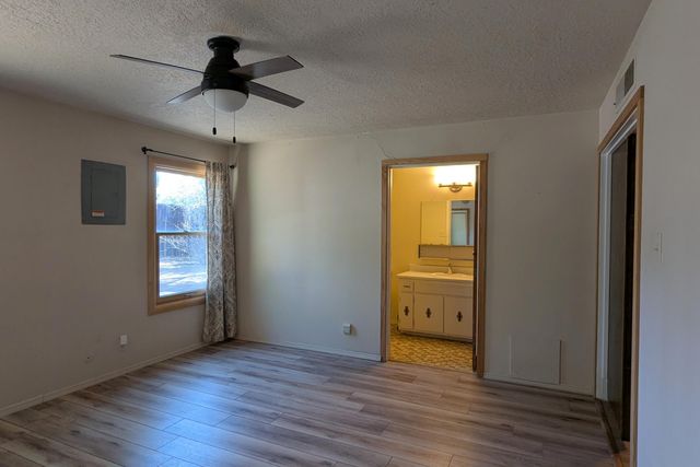22 Garden Park Circle NW, Albuquerque, NM 87107