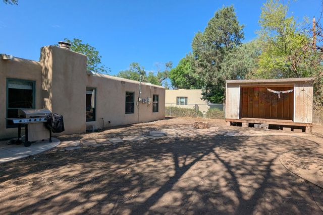 22 Garden Park Circle NW, Albuquerque, NM 87107