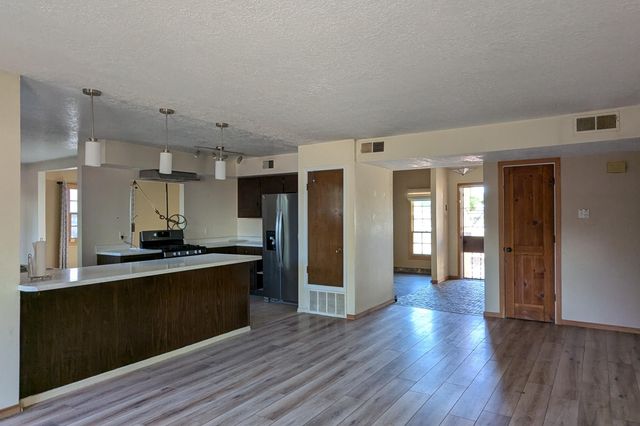 22 Garden Park Circle NW, Albuquerque, NM 87107