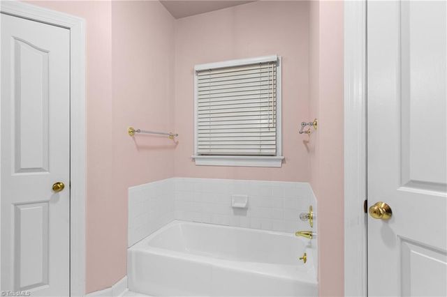 1001 Nuthatch Court, High Point, NC 27262