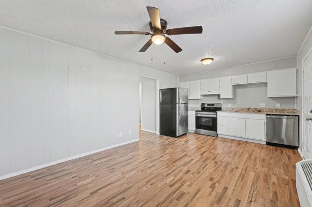 1037 Happy Hollow Road 8, Fayetteville, AR 72701