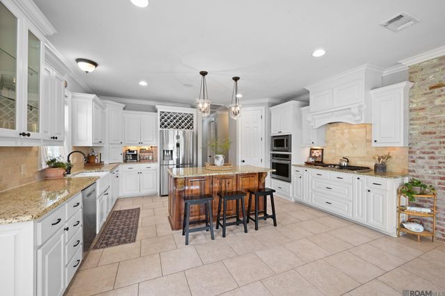 38086 Valley Woods Ct, Prairieville, LA 70769