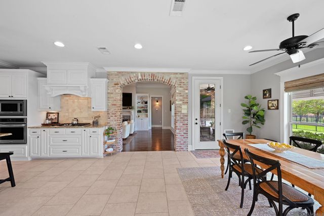 38086 Valley Woods Ct, Prairieville, LA 70769