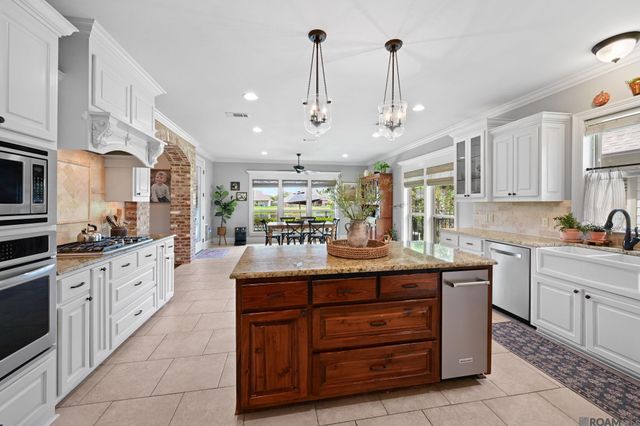 38086 Valley Woods Ct, Prairieville, LA 70769