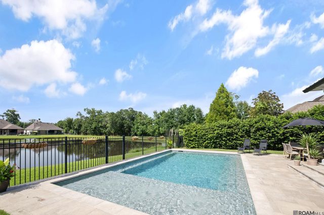 38086 Valley Woods Ct, Prairieville, LA 70769