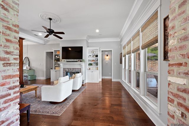 38086 Valley Woods Ct, Prairieville, LA 70769