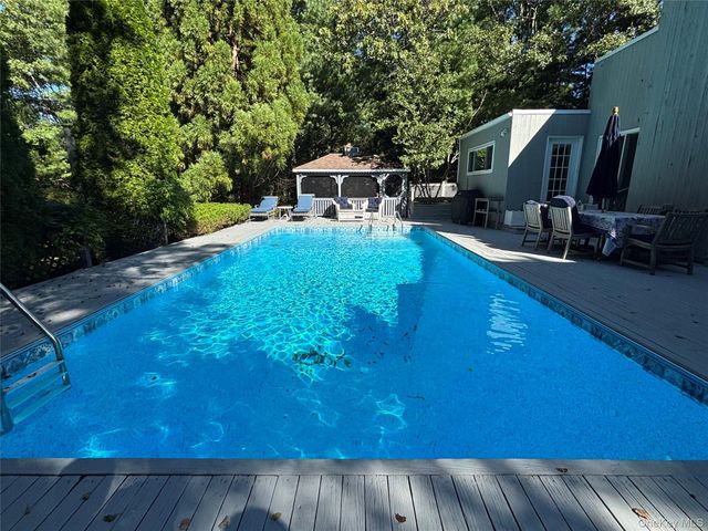 10 Glenmore Road, Hampton Bays, NY 11946